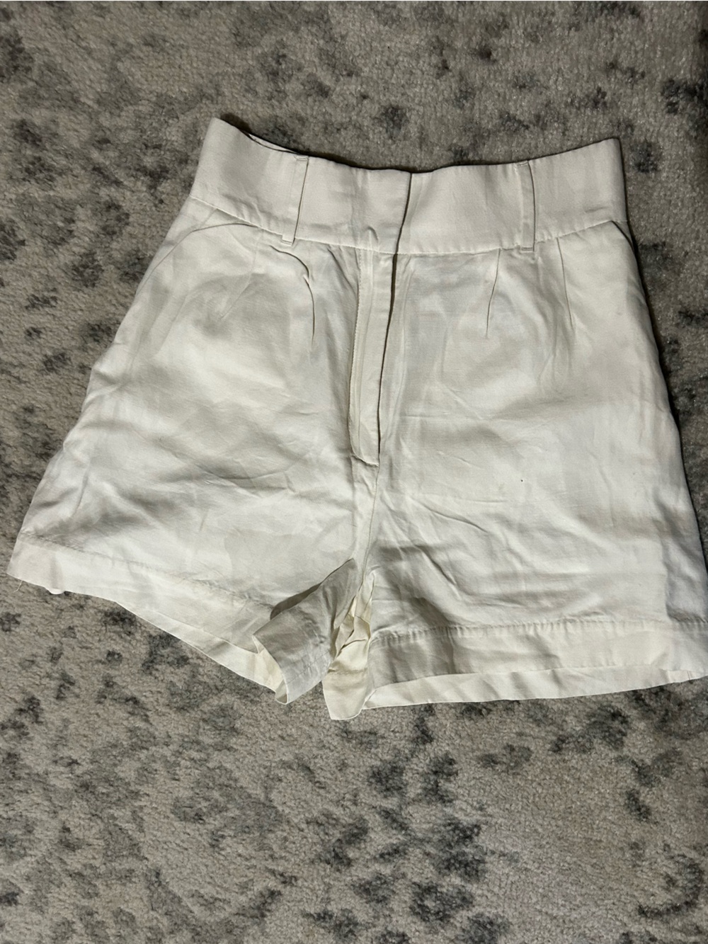 White high rise 3.5 inseam shorts airy and summer basic us 4